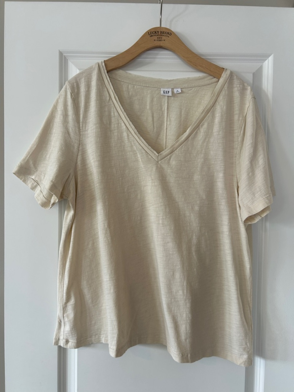 Bundle! GAP 2 V-Neck Raw Edge Tees Sz XL w MEASUREMENTS Chino & Butterfly Lilac - Picture 5 of 11